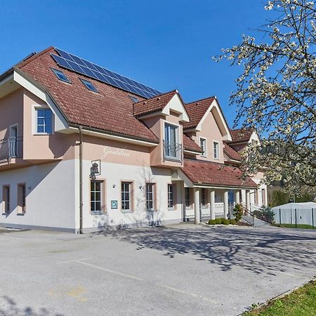 Hostel Delalut Ravne na Koroškem Kültér fotó