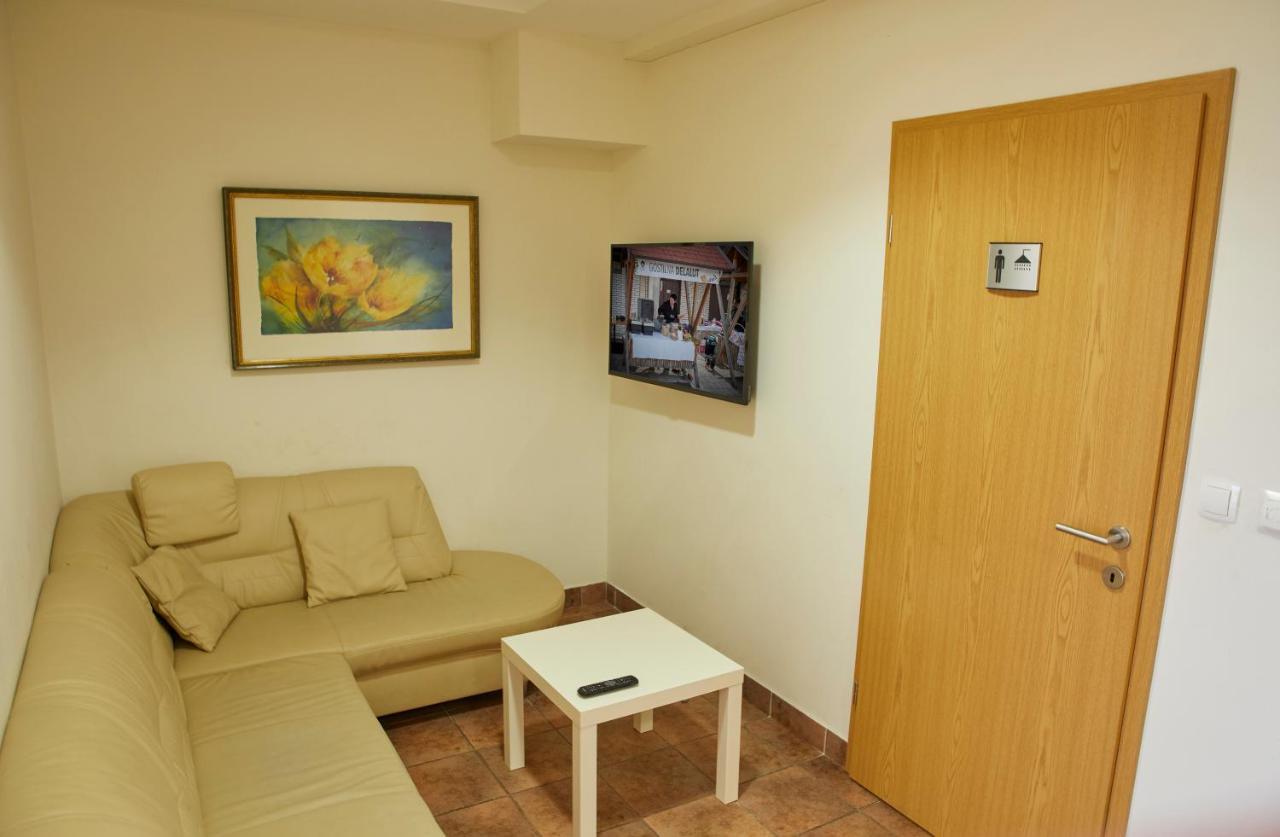 Hostel Delalut Ravne na Koroškem Kültér fotó
