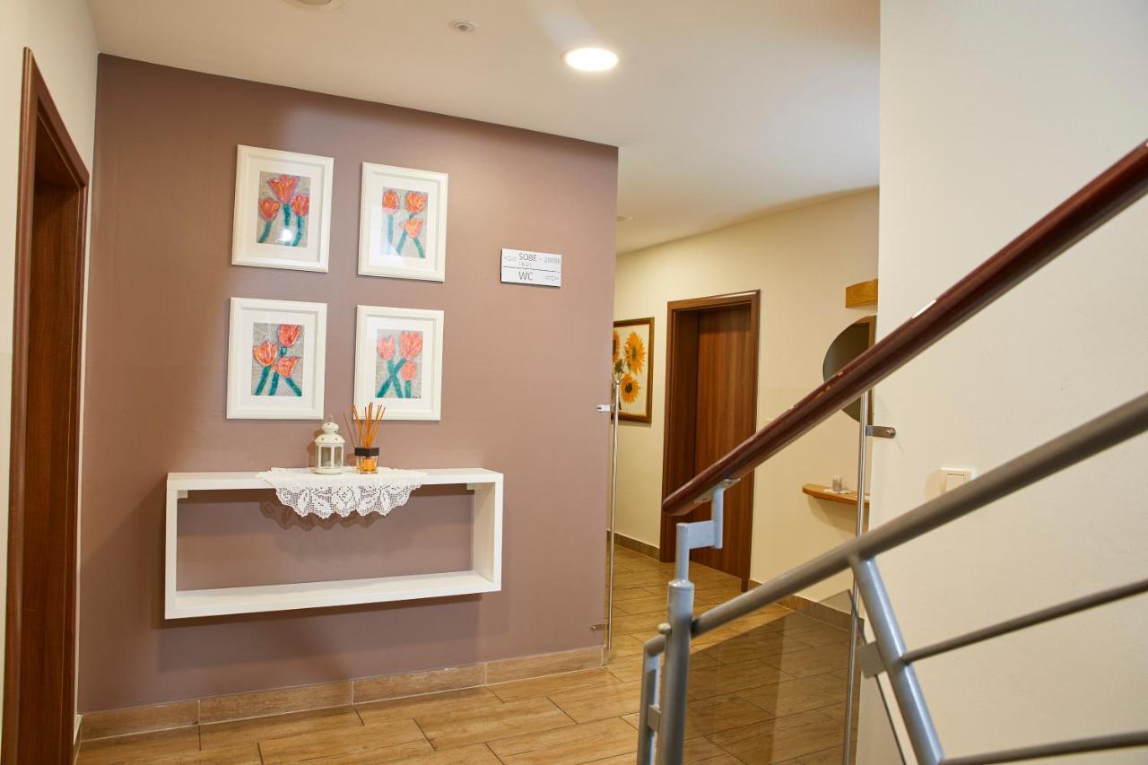 Hostel Delalut Ravne na Koroškem Kültér fotó