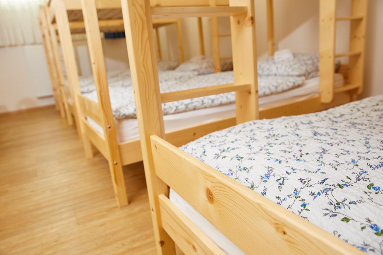 Hostel Delalut Ravne na Koroškem Kültér fotó